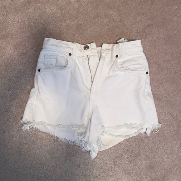 ZARA white denim high rise shorts - Picture 2 of 4
